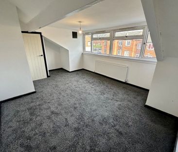 Darfield Crescent - Photo 2