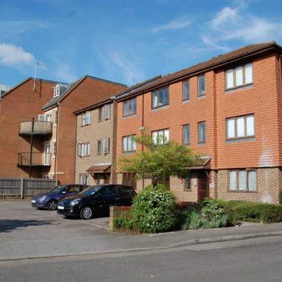 1 bedroom property to rent in Addlestone - Photo 1