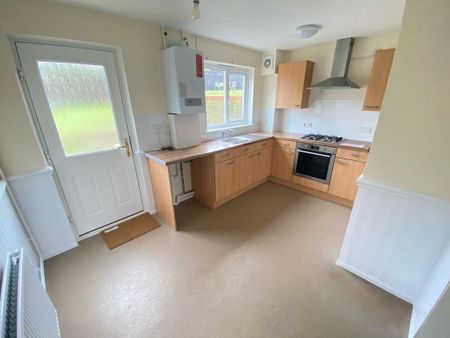 2 bedroom semi-detached house to rent - Photo 5