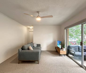 Spacious, private apartment in prime location - Photo 2