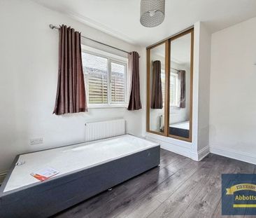 Greenstead Road, Colchester - Photo 1