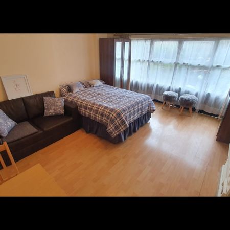 Studio Flat, Kilburn, NW2 - Photo 3