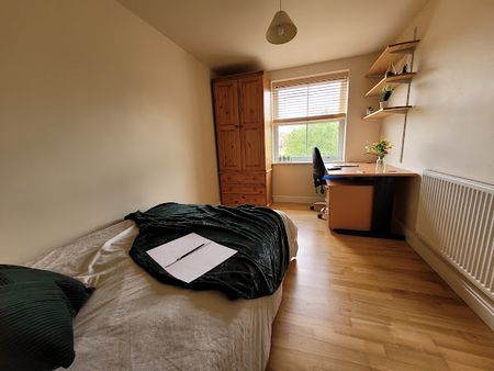 Room 6 Available, Riverside En Suite, 11 Bedroom House, Willowbank Mews – Student Accommodation Coventry - Photo 3