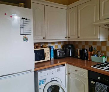 large 2 bed flat in the heart of Winton - Photo 2