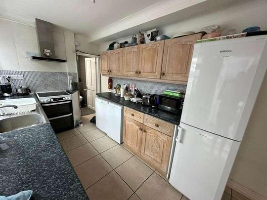 : Rupert Road, Guildford, GU2 - Photo 1