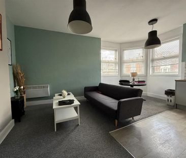 5 bedroom property to rent - Photo 1