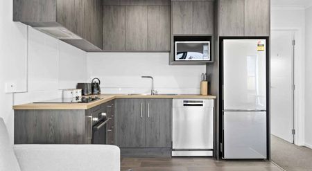 Modern, Fully Furnished 4 Bed & 4 Bath Townhouse ! - Photo 2