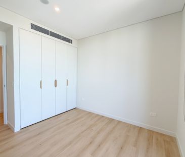 Brand New Two-Bedroom & Timber Floor & Unblocking City View & Luxur... - Photo 2