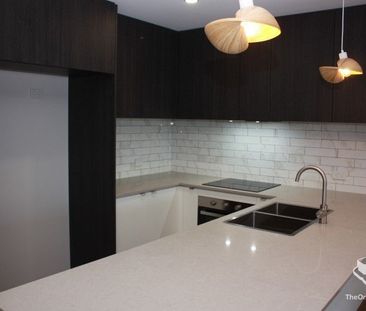 AVAILABLE SOON - LUXURY Unfurnished 2 bed 2 bath 1 basement carpark - Photo 3