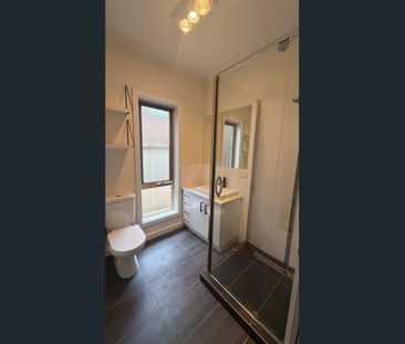 $480 per week - shops walking distance - Photo 6