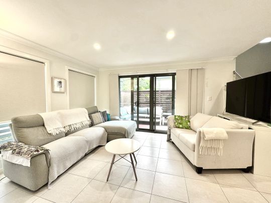 Charming Coastal Retreat in Blue Bay - Photo 1