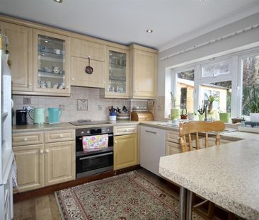 3 Bedroom House - Terraced To Let - Photo 3