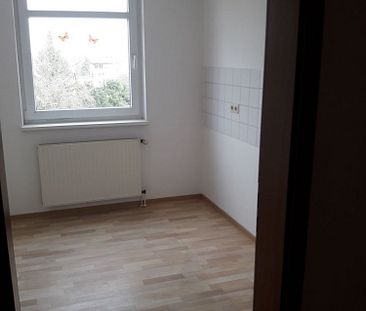 Große 2 Raumwohnung frisch renoviert, mit Balkon, im Dachgeschoss - Foto 1