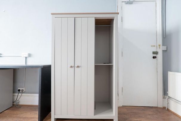 Studio to rent - Photo 1