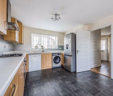 3 bedroom semi-detached house to rent - Photo 2