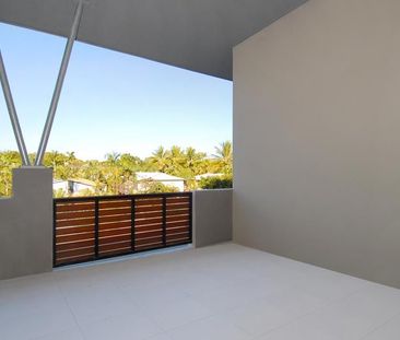 STUNNING 2 BED 2 BATH APARTMENT - Photo 6