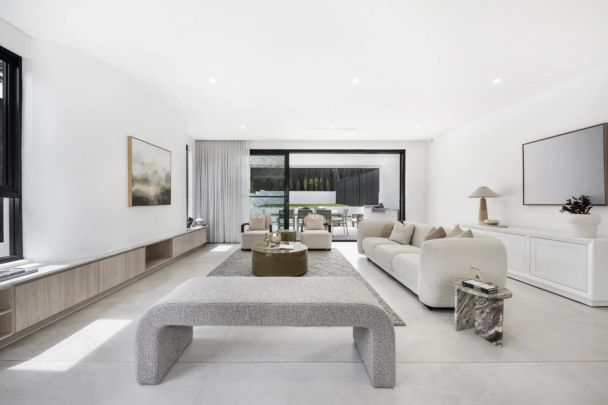 Brand New Luxury Five Bedroom Home in Ultra-Convenient Location - Photo 1