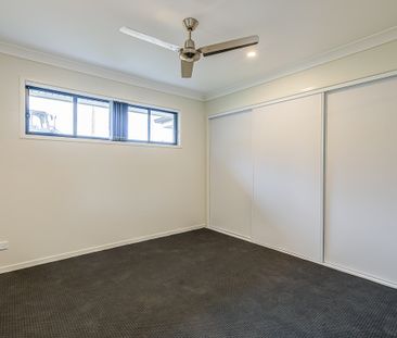 Spacious Duplex Ideal Location - Photo 3