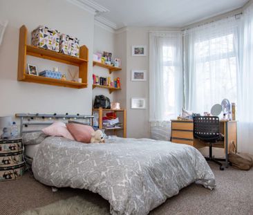 Large extension to kitchen/lounge with landscaped rear garden - Photo 5