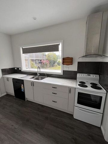 3 Bedrooms home with large garage and land - Photo 5