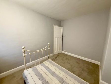 2 bedroom semi-detached house to rent - Photo 2