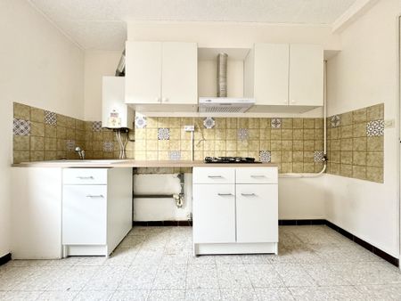 NIMES VAUBAN / REVOLUTION - T4 avec BALCON ET CAVE - CHAUFFAGE INCLUS - Photo 3