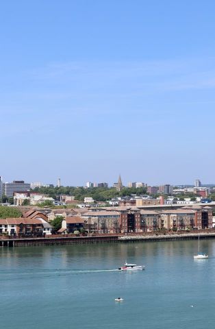 2 Bed Penthouse, Centenary Plaza, SO19 - Photo 2