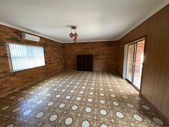 Spacious Family Home with Brand-New Kitchen & Multiple Living Areas Bring The in-laws!!! - Photo 1