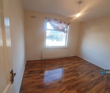 2 bedroom end of terrace house to rent - Photo 4