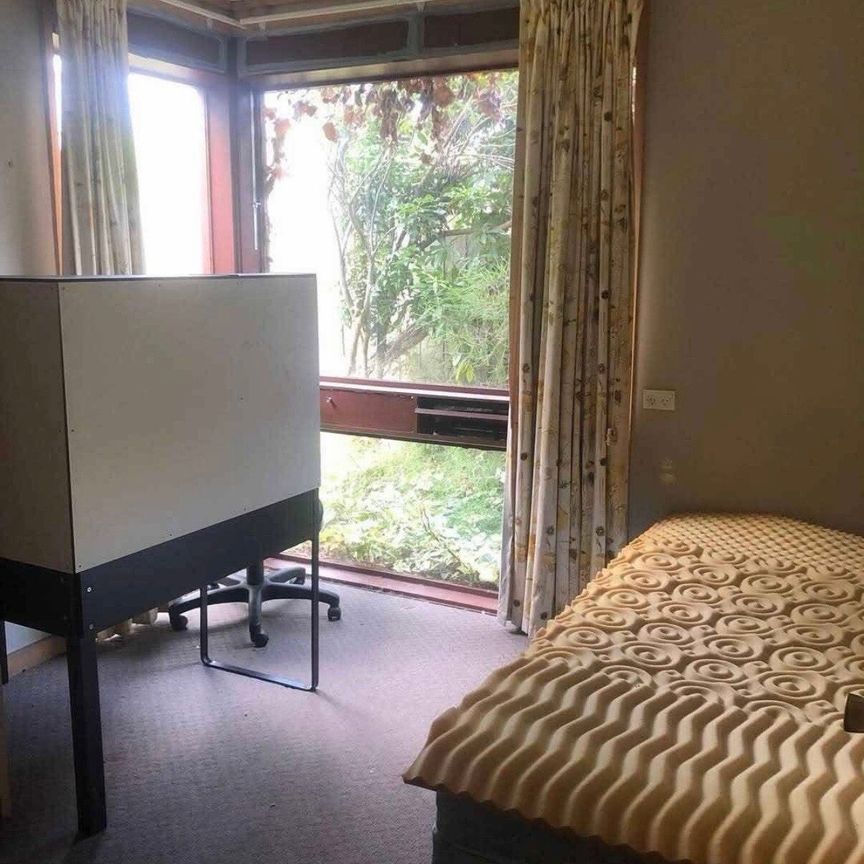 Glen Waverley - Photo 1