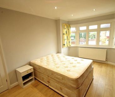 4 bedroom semi-detached house to rent - Photo 3