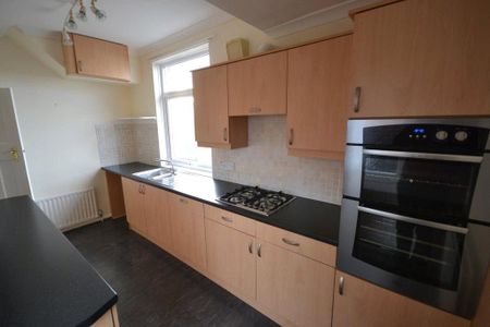 3 bedroom semi-detached house to rent - Photo 4