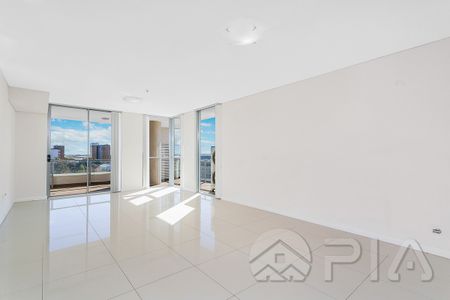 Amazing Top Level Three bedroom + Study Apartment, Split Level , Modern Specs - Photo 5