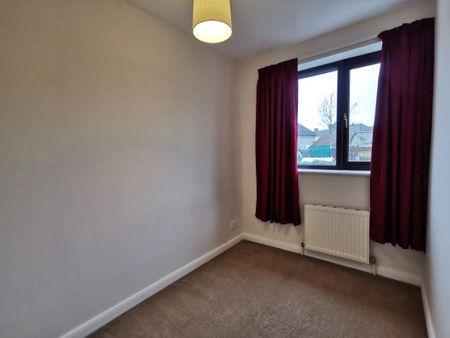 4 bedroom semi-detached house to rent - Photo 2