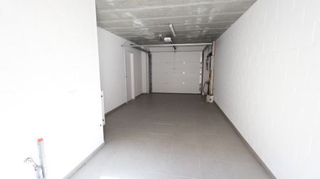 Ruime bel-etage woning met terras en garage in Ardooie - Photo 2