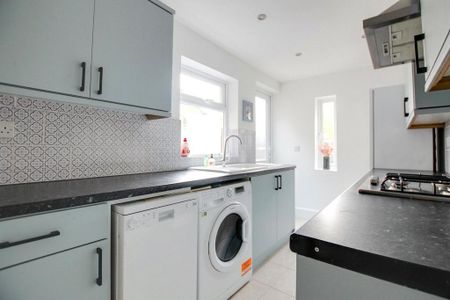 2 bedroom terraced house to rent - Photo 4