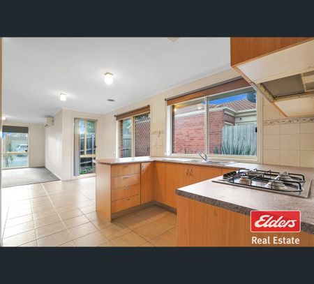 1/21 Kelvin Grove, Werribee, Vic 3030 - Photo 2