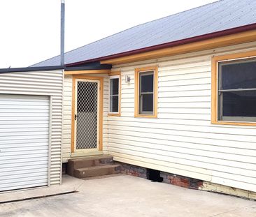 WEST TAMWORTH - Lovely Renovated Three Bedroom Home - Photo 4