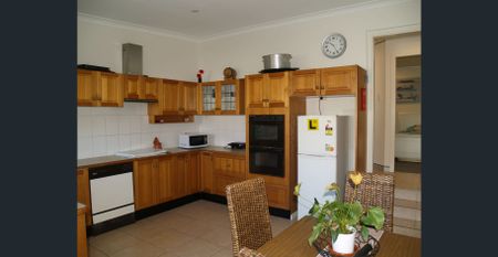 Walk to cafes, Enmore Park Aquatic Centre and Includes bills! - Photo 4