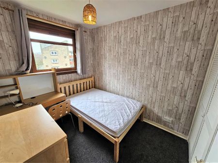 3 bedroom flat to rent - Photo 4
