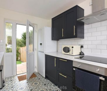 2 bedroom terraced house to rent - Photo 4