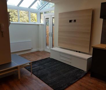 6 bedroom house to rent - Photo 4