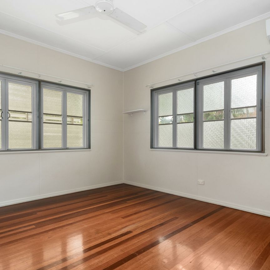 35 Eleventh Avenue, RAILWAY ESTATE - Photo 1