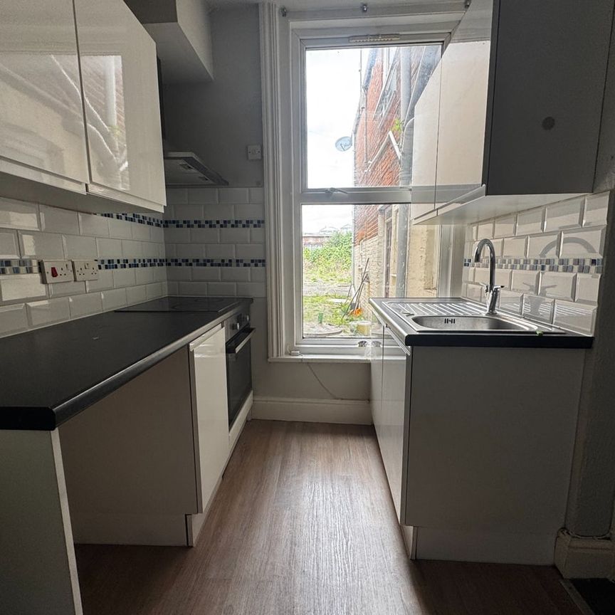 Studio Flat, Northam Road, SO14 - Photo 1