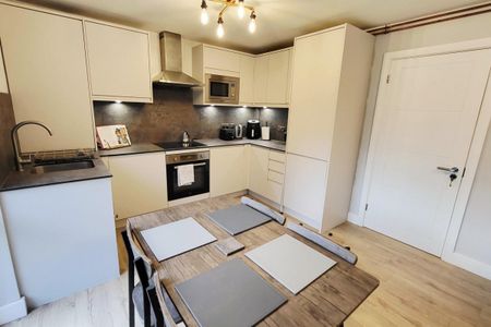 Winchester Close, ENFIELD - Photo 5