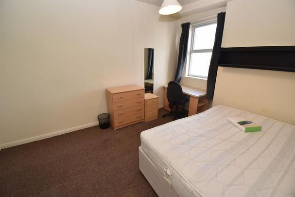 3 bedroom flat to rent - Photo 1