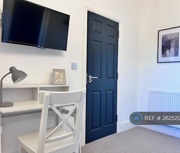 1 bedroom in a house share to rent - Photo 3