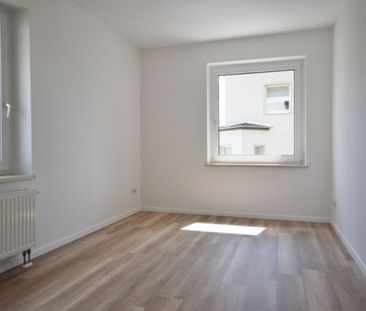 Laminat • Balkon mit Sonne • 2-Raum • Tageslichtbad mit Wanne • ruh... - Photo 2