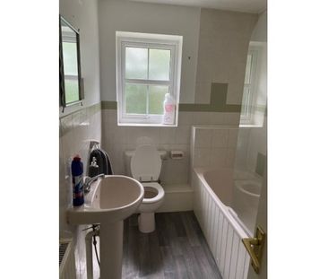 2 bed Town House, - Photo 2