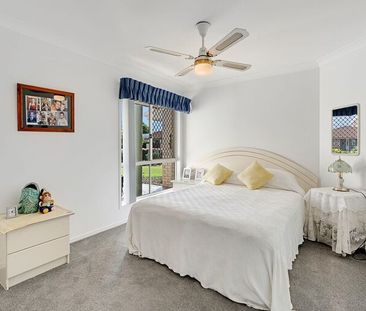 19 Goldfinch Avenue, Burleigh Waters QLD 4220 - House For Rent | Do... - Photo 6